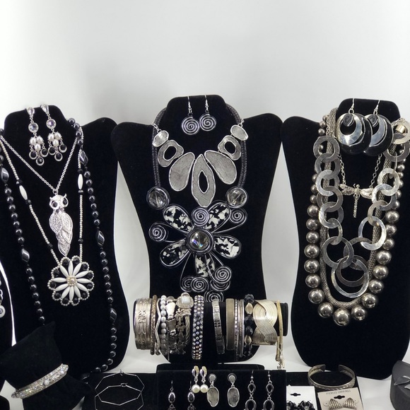 Beautiful Vintage To Now Lot With Beautiful Statement Necklaces - Picture 1 of 10